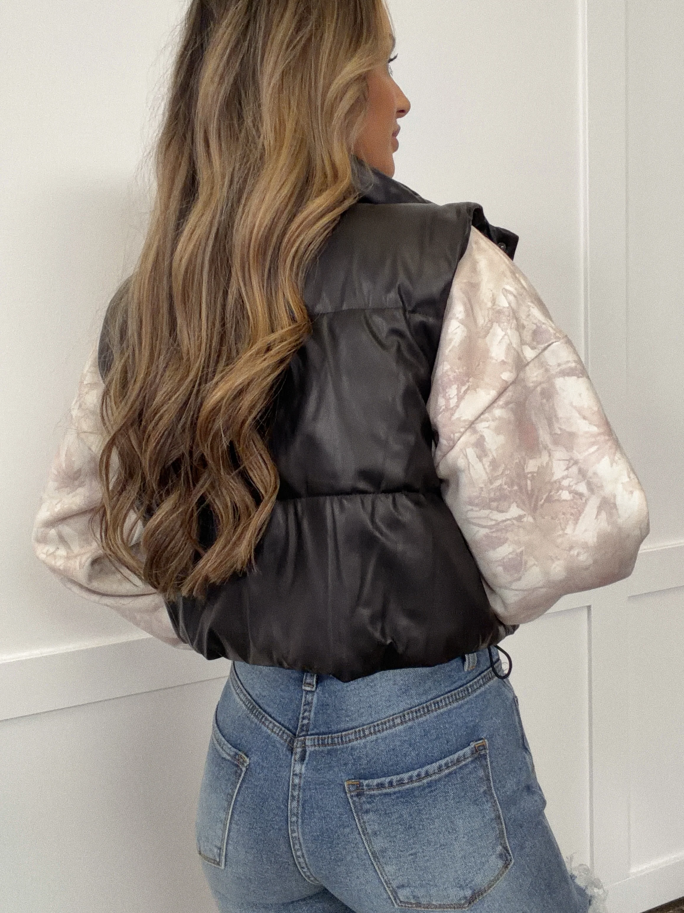 Cropped Black PU Faux Leather Puffer Vest - Image 3