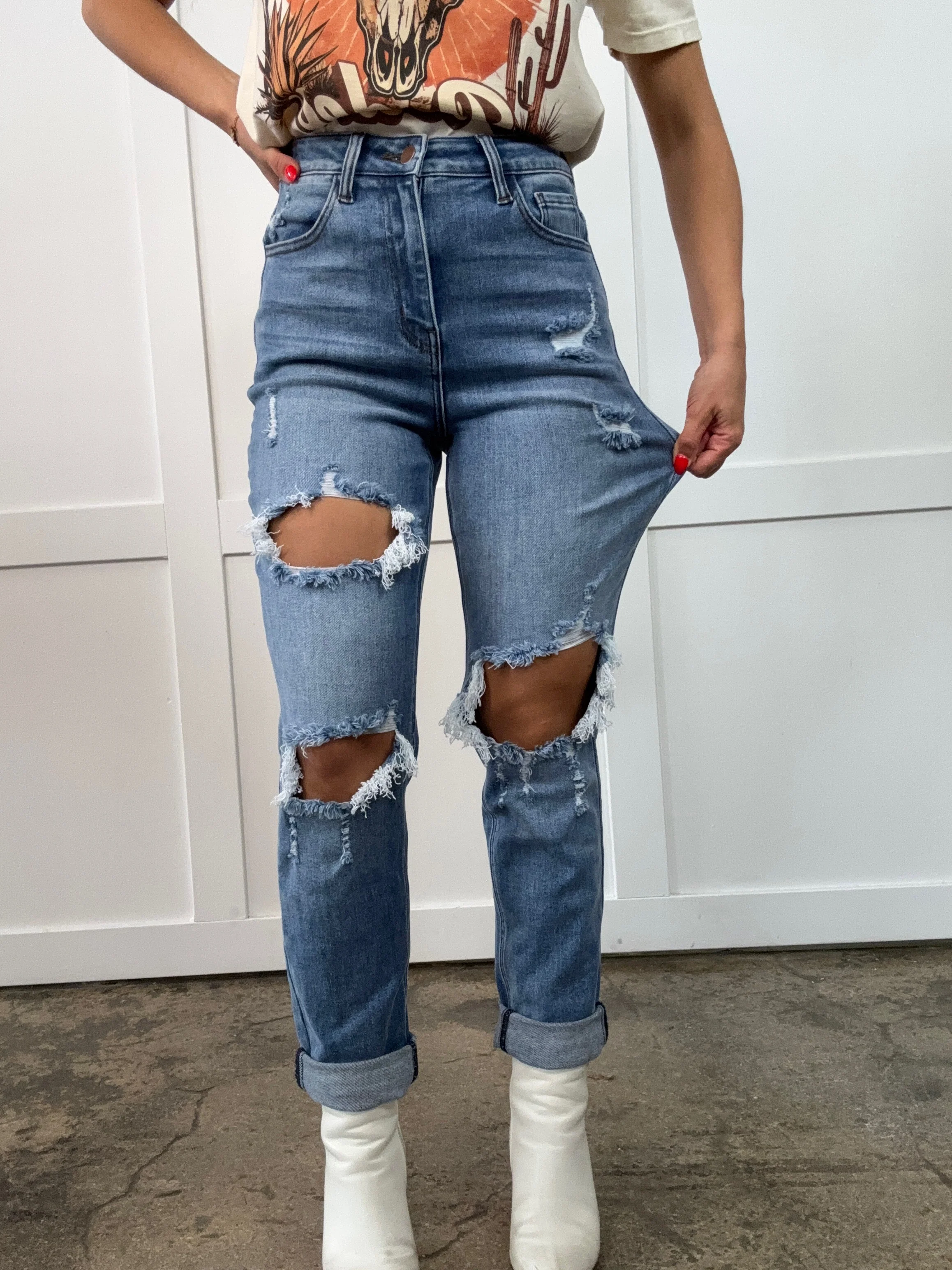 Lindsey Distressed Boyfriend Stretchy Jeans - Medium Wash - Image 7