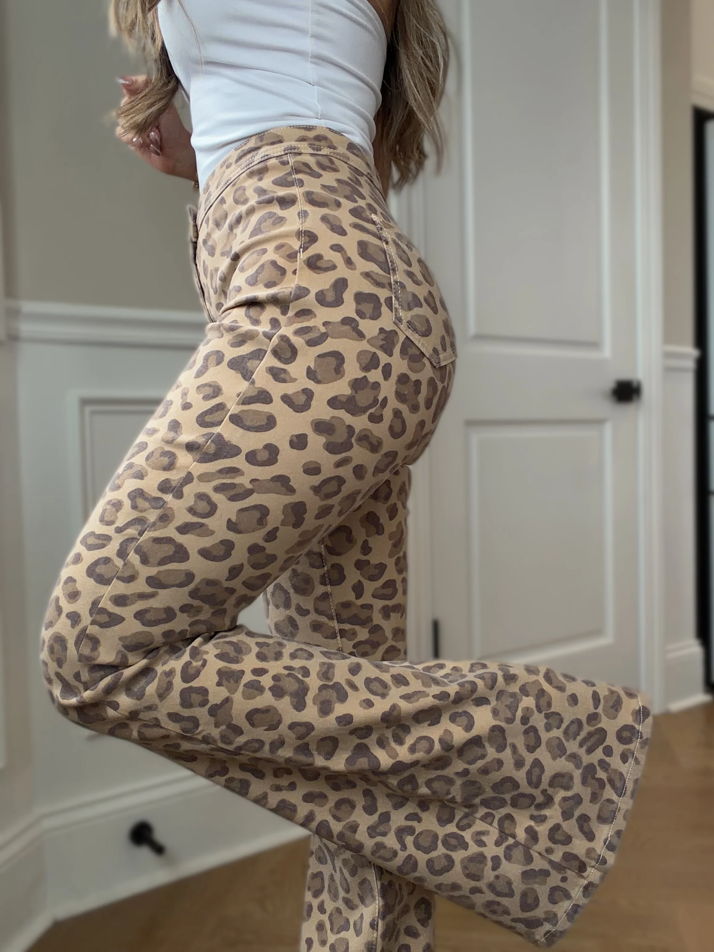 Fiona High Waisted Bell Bottom Flare Jeans - Light Brown Leopard - Image 5